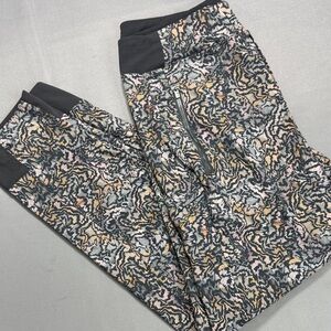 Athleta Black and Gray Patterned Top Size 6